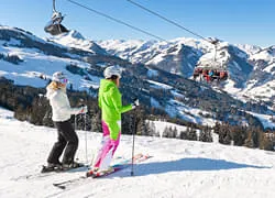 Snowboarden-und-Skifahren-in-Kitzbuehel